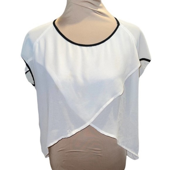 Chloe K Two-toned Crop Top - Picture 1 of 4